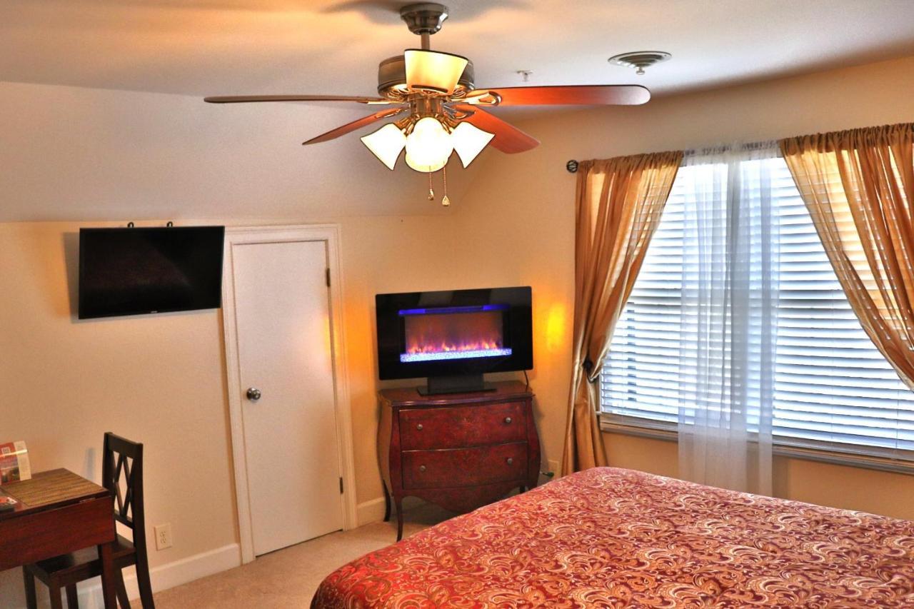 Pleasanton Courtyard Bed And Breakfast Fayetteville Luaran gambar