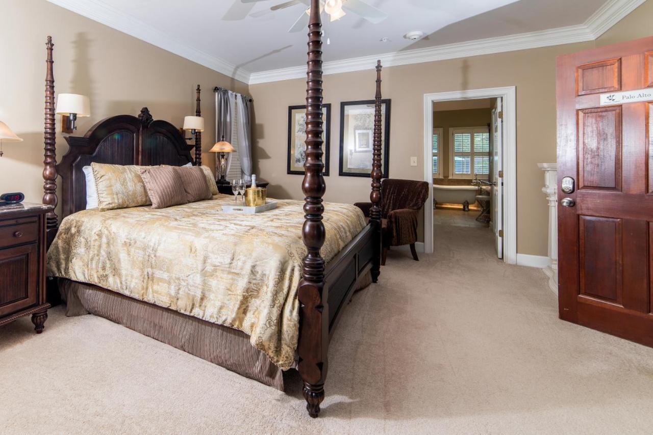 Pleasanton Courtyard Bed And Breakfast Fayetteville Luaran gambar