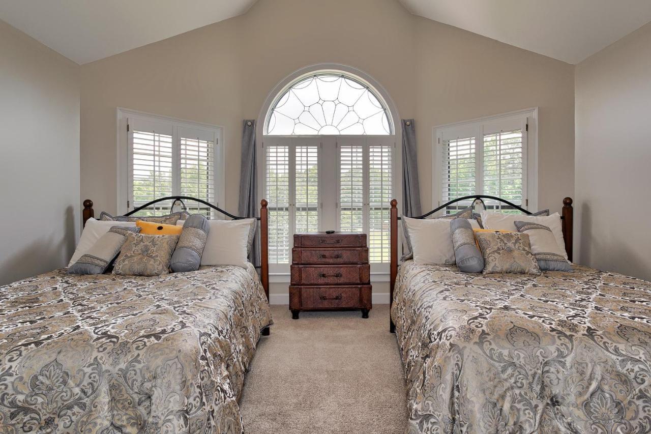 Pleasanton Courtyard Bed And Breakfast Fayetteville Luaran gambar